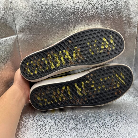 Size M9.5/W11‎ Vans X Cobra Kai Old Skool Black Unisex Lace-Up Sneaker 507452